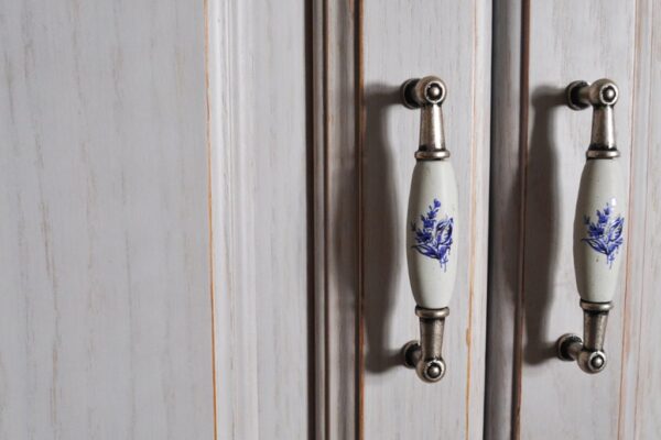 Classic porcelain handles