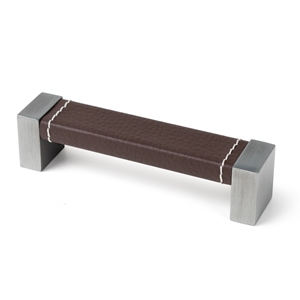 poignee 96mm peau synthetique marron avec argent vieilli poignee 96mm peau synthetique marron avec argent vieilli
